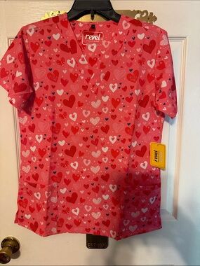 Revel ladies Pink Heart Print Scrub Top with multiple pockets; size: M